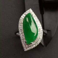 銘玉堂珠宝批发  辣绿女戒指，完美无裂纹，种色一流，豪华镶满钻，大气，性价比高