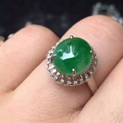 雅翠缘  新出绿戒指，细腻色辣，侧面小绵  翡翠戒指