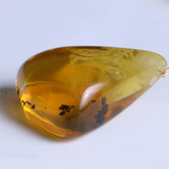 玉泉琥珀  随形水滴 琥珀挂件  50mm*70mm  黄金珠宝玉器