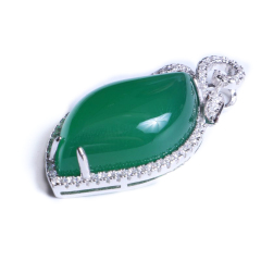 隆昌珠宝 弧面型绿色玉髓吊坠 总重4.73g 玉器