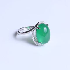 隆昌珠宝 弧面型绿色玉髓戒指 总重4.25g 玉器