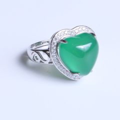 隆昌珠宝 弧面型绿色玉髓戒指 总重4.41g 玉器