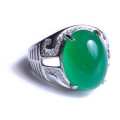 隆昌珠宝 弧面型绿色玉髓戒指 总重7.49g 黄金珠宝玉器