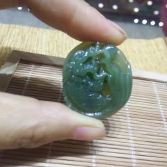 析木绿  鱼龙  28㎜  玉质里面有一个小纹  有一点黑